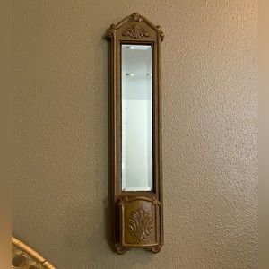 Wall pocket mirror